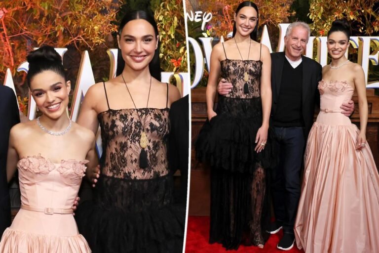 Gal Gadot, Rachel Zegler pose for images collectively at scaled-back ‘Snow White’ premiere amid reported stress Gal Gadot, Rachel Zegler pose for images collectively at scaled-back ‘Snow White’ premiere amid reported stress
