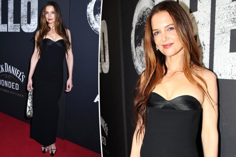 Katie Holmes wows in strapless black bustier costume at ‘Othello’ opening evening