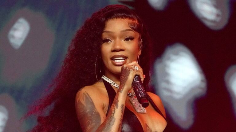 Shares Message About Girl W/ Botched Make-up Job