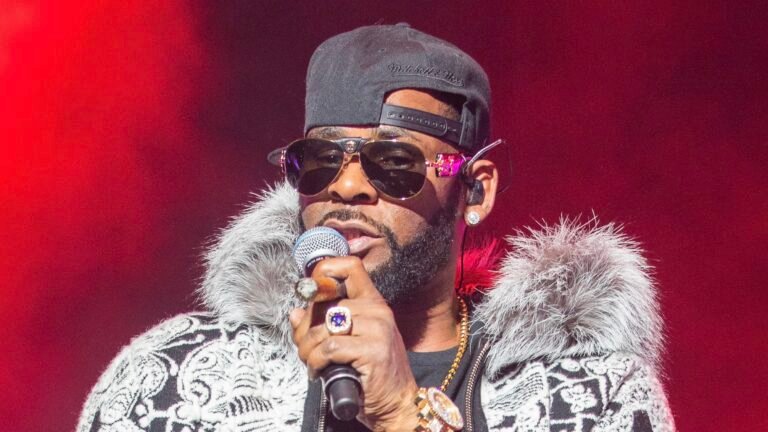 R. Kelly Hops On ‘Residuals’ Problem, Social Reacts (LISTEN)