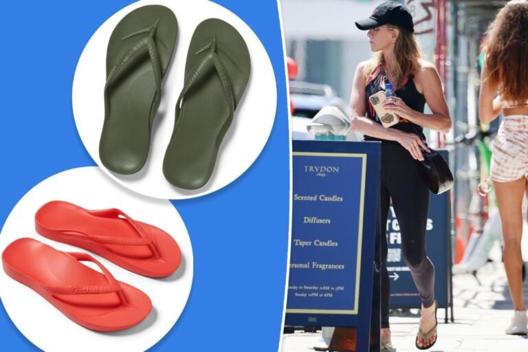 Jennifer Aniston owns these flip-flops in three colours