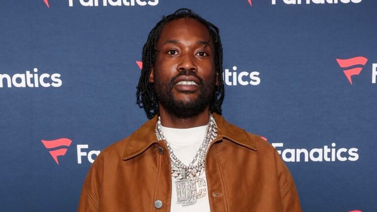 Meek Mill Hits ‘Ain’t I’ Problem, Social Media Goes IN (WATCH) Meek Mill Hits ‘Ain’t I’ Problem, Social Media Goes IN (WATCH)