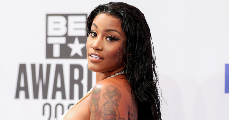 Jhonni Blaze Claps Again At Critics Over Chair Problem Video Jhonni Blaze Claps Again At Critics Over Chair Problem Video