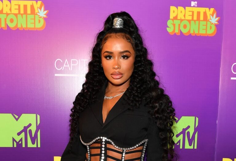 DreamDoll Reveals Off Her Child Lady Jream Whereas Eating In Model