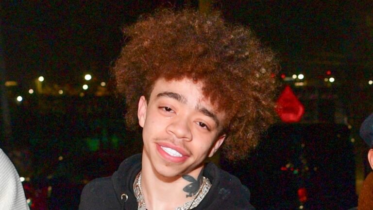 King Harris Reacts to Kai Cenat’s Streamer College Rejection King Harris Reacts to Kai Cenat’s Streamer College Rejection