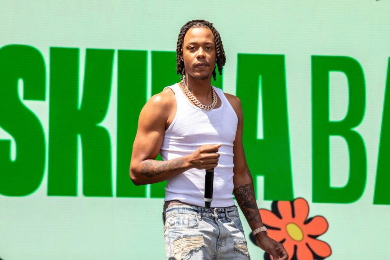 Followers Go WILD Over Live performance Comeback Publish-Taking pictures