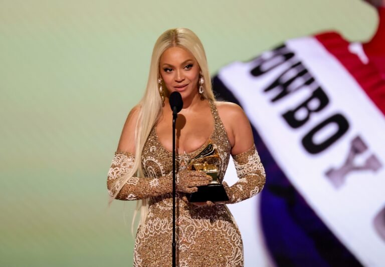 Beyoncé Reacts To Mid-Air Difficulty At ‘Cowboy Carter’ Houston Present
