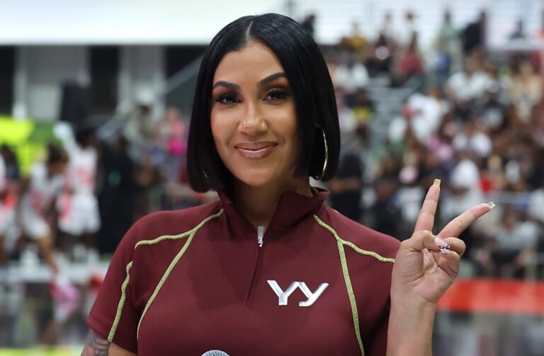 Son CJ Hilariously Claps Again At Dad Chris Sails Son CJ Hilariously Claps Again At Dad Chris Sails