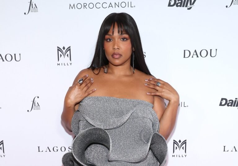 Lizzo Gags Followers With MAJOR Glow-Up In Weight Loss Pics