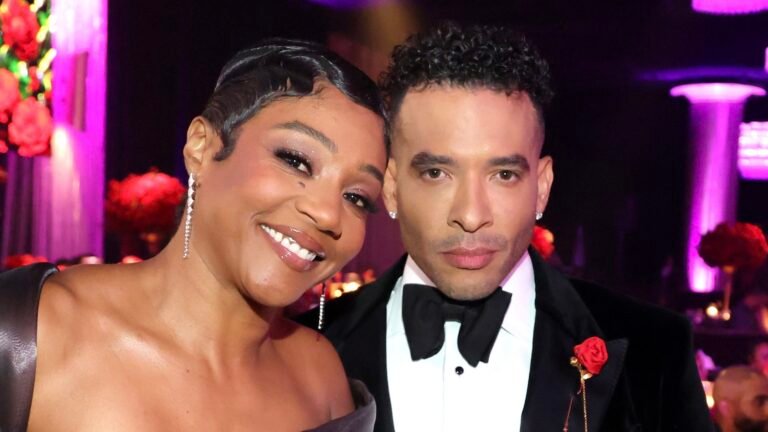 Tiffany Haddish & Jason Lee Converse On Photograph W/ Child Boy (Video)
