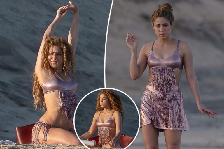Shakira exhibits off her curves in metallic pink bikini throughout Mexican getaway