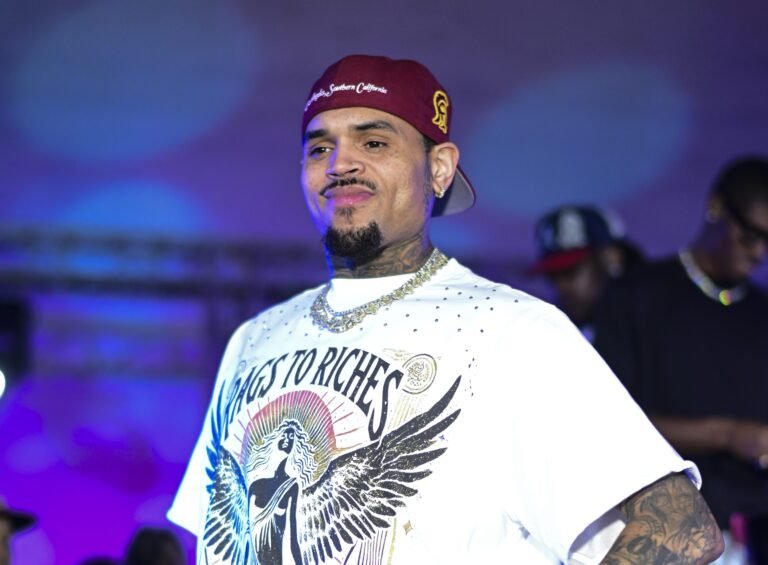Chris Brown & His Dad Soften Hearts With Uncommon Pic At ‘Breezy Bowl’