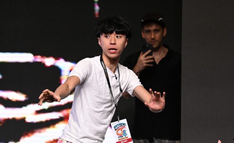 Followers Reacts After Streamer Pops Out With Thriller Girl